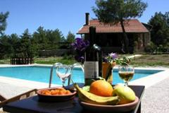 Bespoke Traditional Stone Cottage with Private Pool & Parking