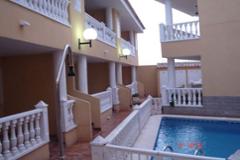 2 bedroom ground floor apartment with pool