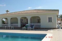 3 bedroom villa with pool