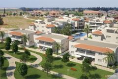 2 bed apartment with pool