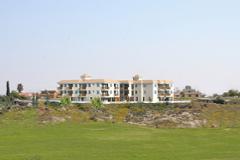 1 & 2 bed apartments with pool