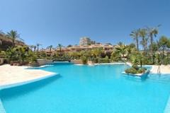 Spacious frontline golf apartment in Marbella