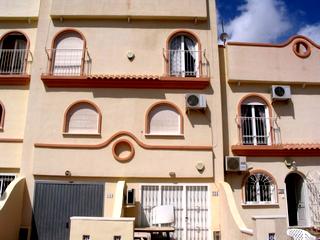Villa - town house For Sale in Villamartín, Alicante, Spain