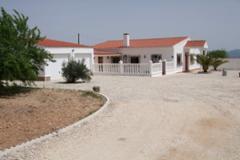 3 bed villa with pool