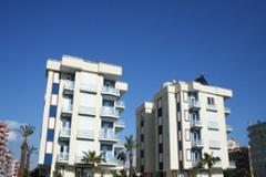 Charming apartment complex close to shopping and beach amenities in residential ...