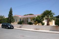 Everything you"ve ever wanted and more - Immaculate Bungalow