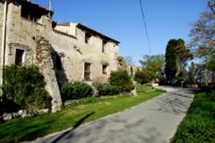 Villa"s and apartments within a 15th century Chateau