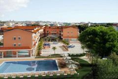 Apartments with pool at 450 meters from sandy beach.