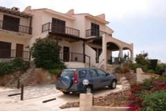 End townhouse with sea views