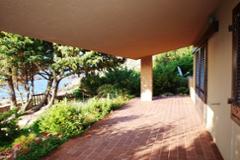 A46 indipendent villa in front of the sea with spaces private garden