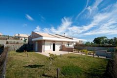 3 bedroom villa with garden and communal swimming-pool. 