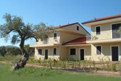 Low density complex situated in front of a beautiful sandy beach.