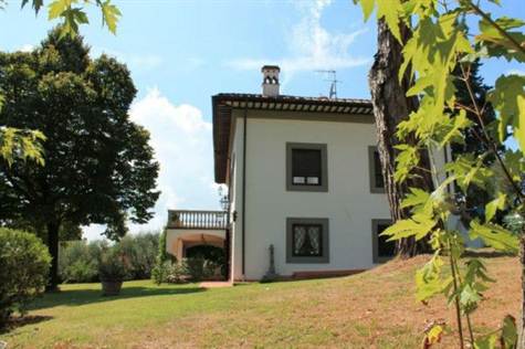 Villa For Sale in Lucca, Italy