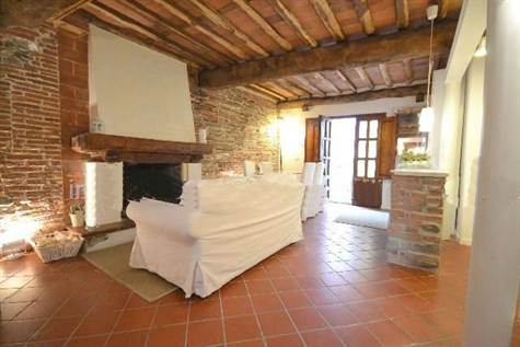 Apartment For Sale in Lucca, Italy