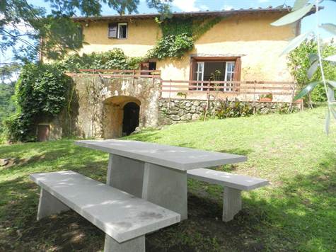 Villa - House For Sale in Lucca, Italy