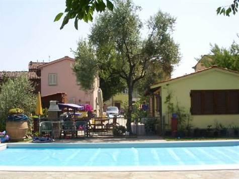 Villa - House For Sale in Lucca, Italy