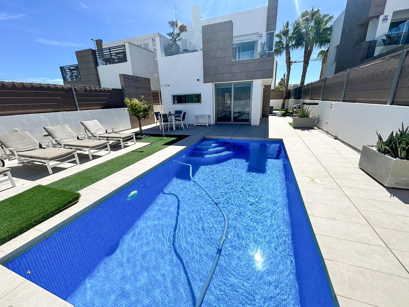 Apartment For Sale in Guardamar del Segura, Alicante, Spain