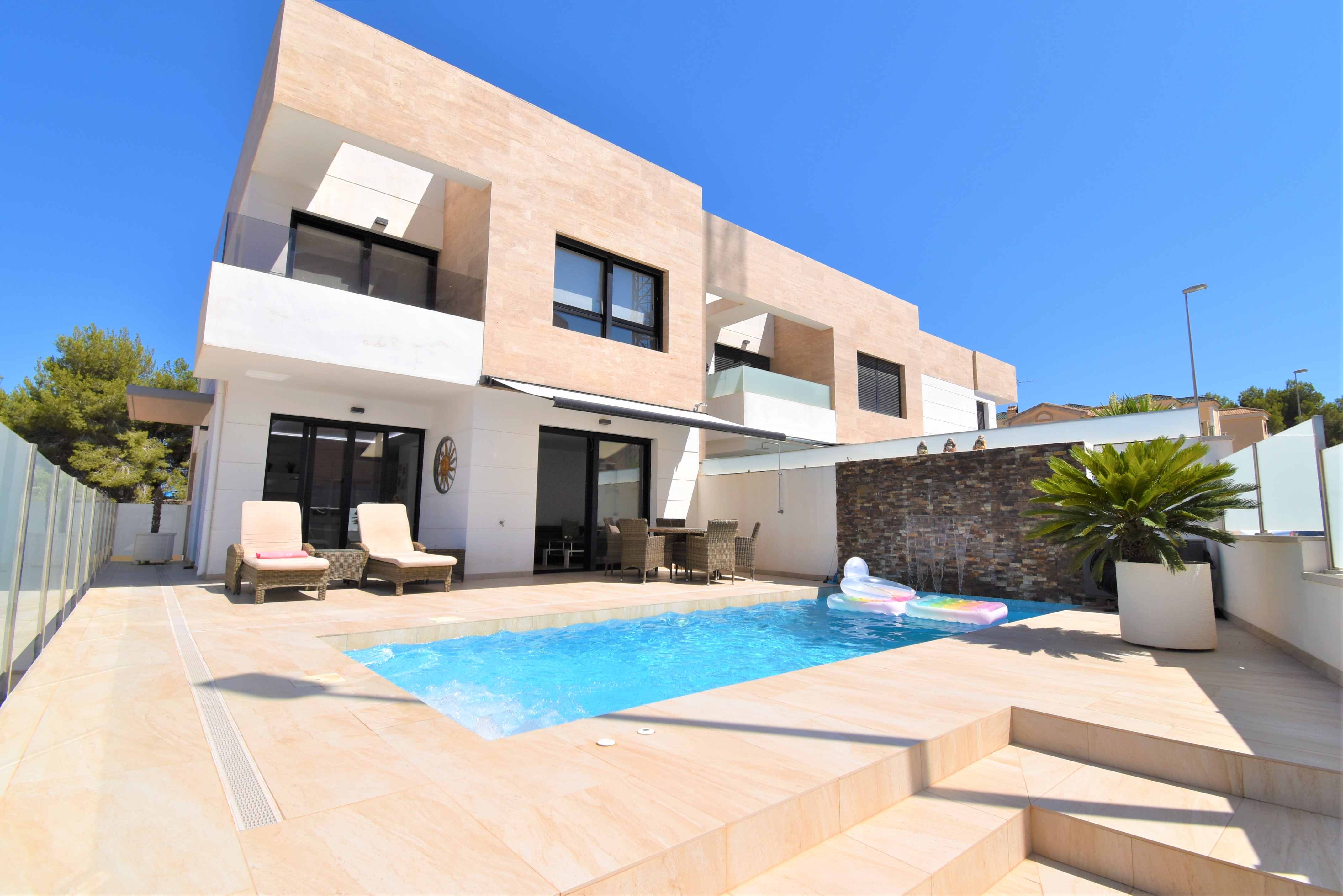 Apartment For Sale in Villamartín, Alicante, Spain