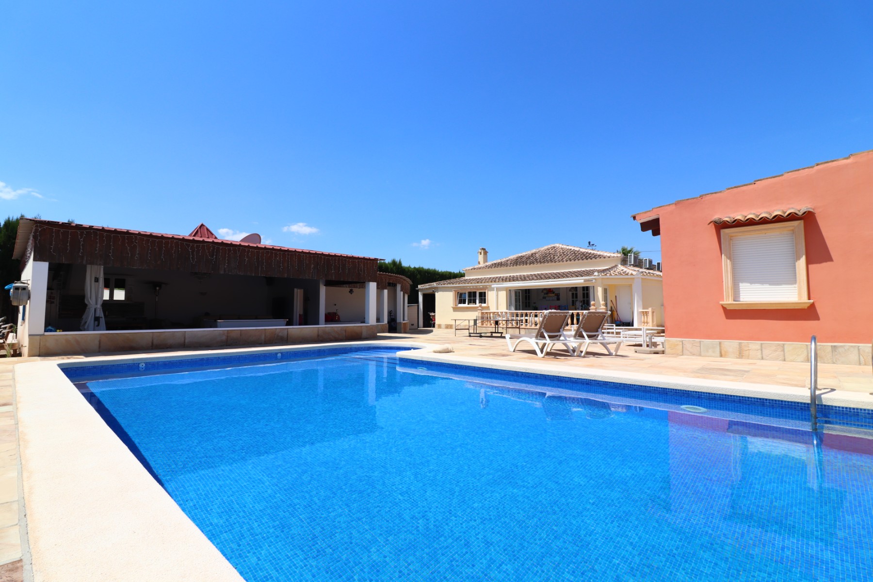 Apartment For Sale in Heredades, Alicante, Spain