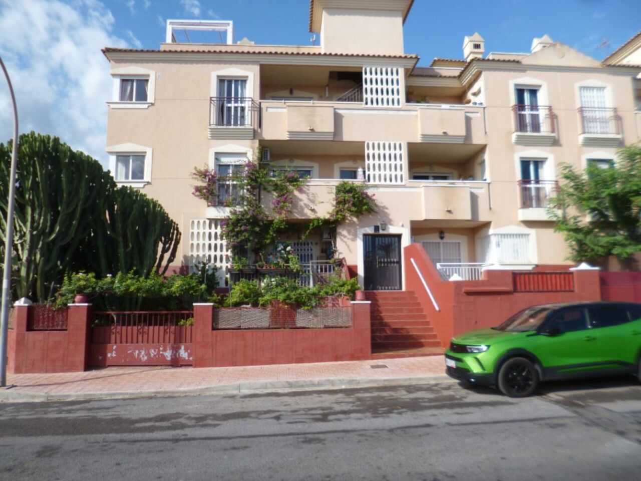 3-bed Apartment for sale in Alicante, Spain