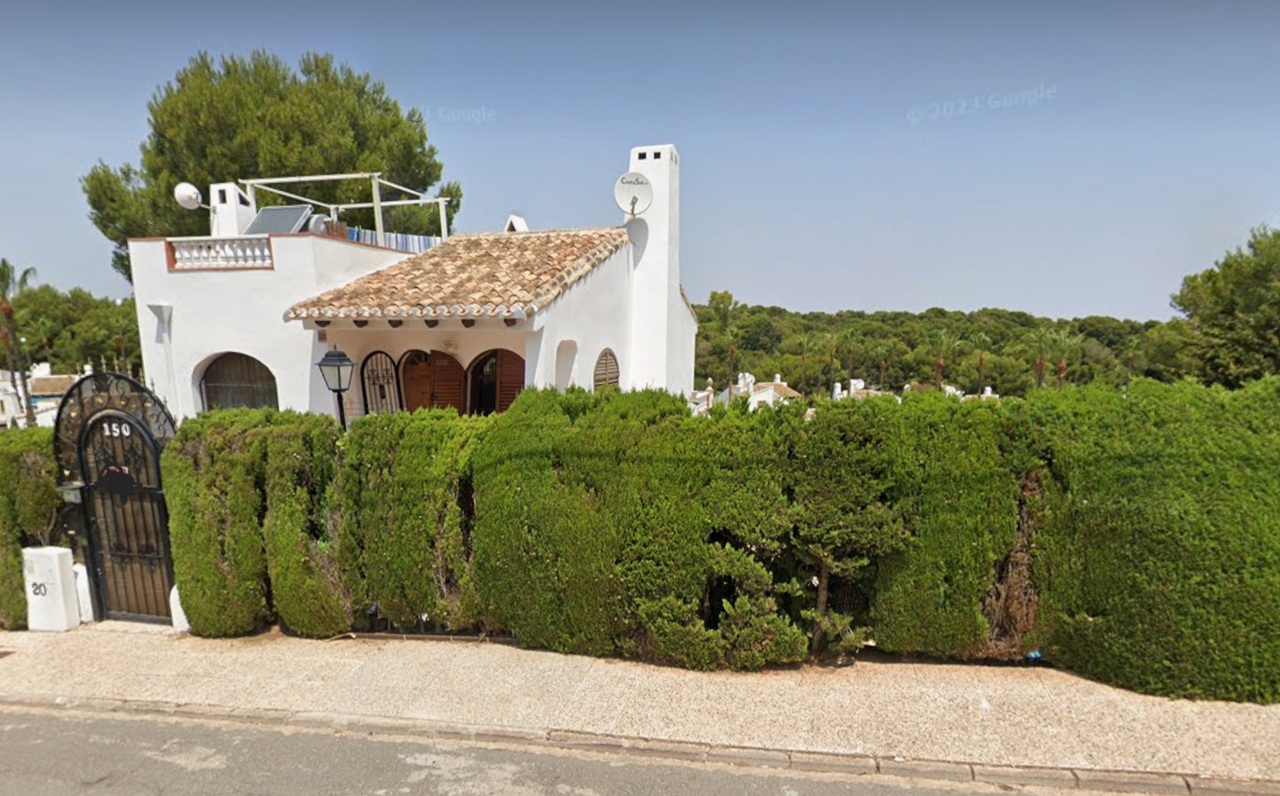 4-bed Apartment for sale in Alicante, Spain