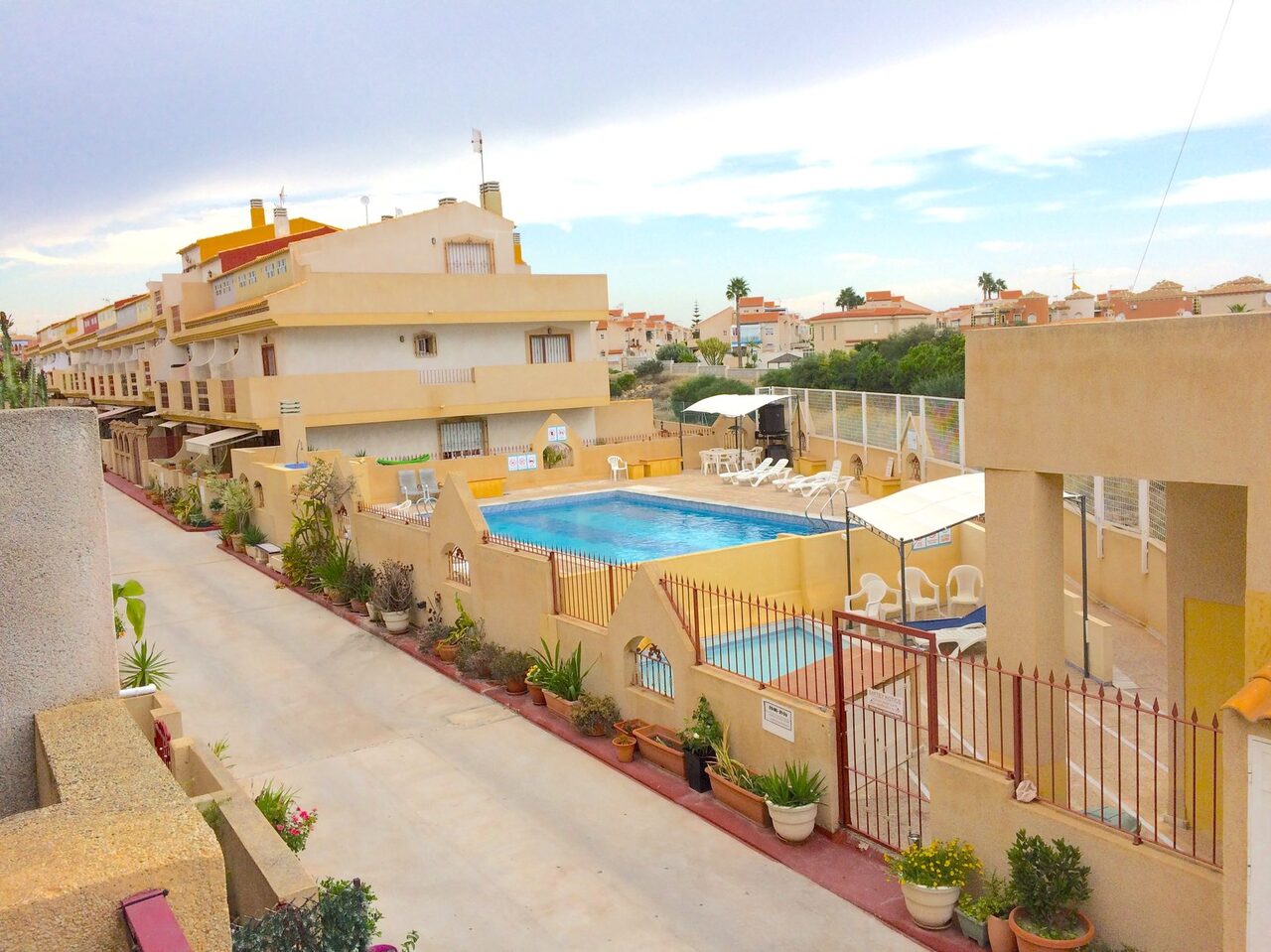 3-bed Apartment for sale in Alicante, Spain