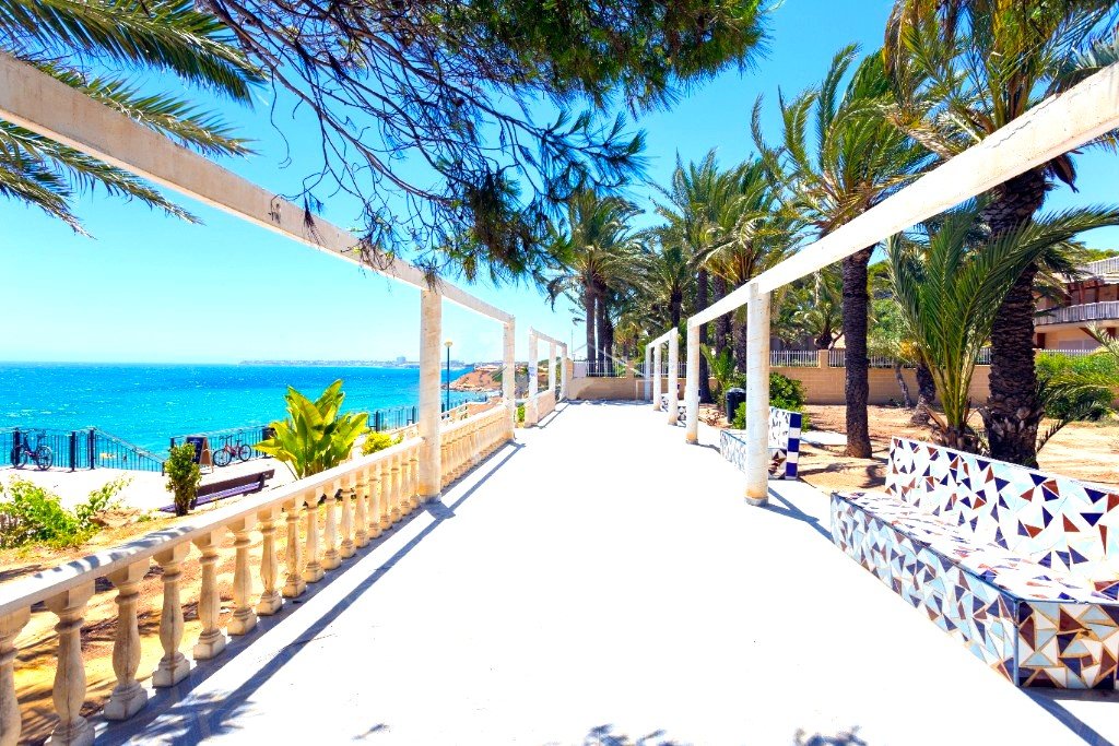 Photo 6 of Apartment overlooking swimming pool and 400 metres from the beach!