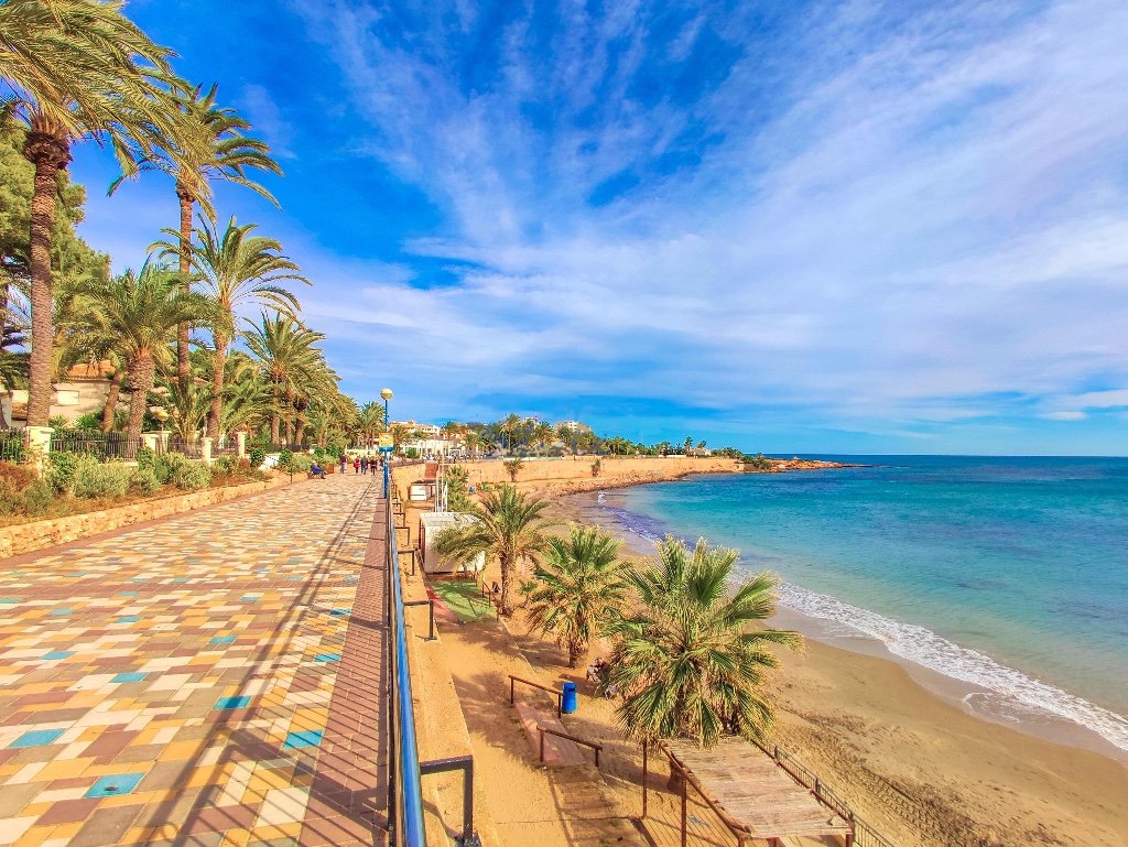 Photo 4 of Apartment overlooking swimming pool and 400 metres from the beach!