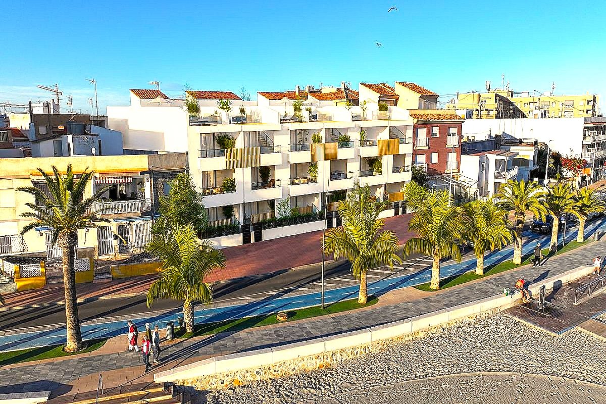 Photo 7 of Stunning beachfront apartments with garage and communal swimming pool!