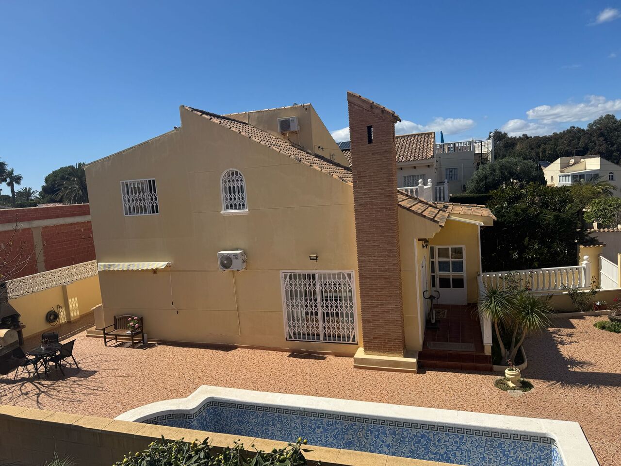 4-bed Apartment for sale in Alicante, Spain