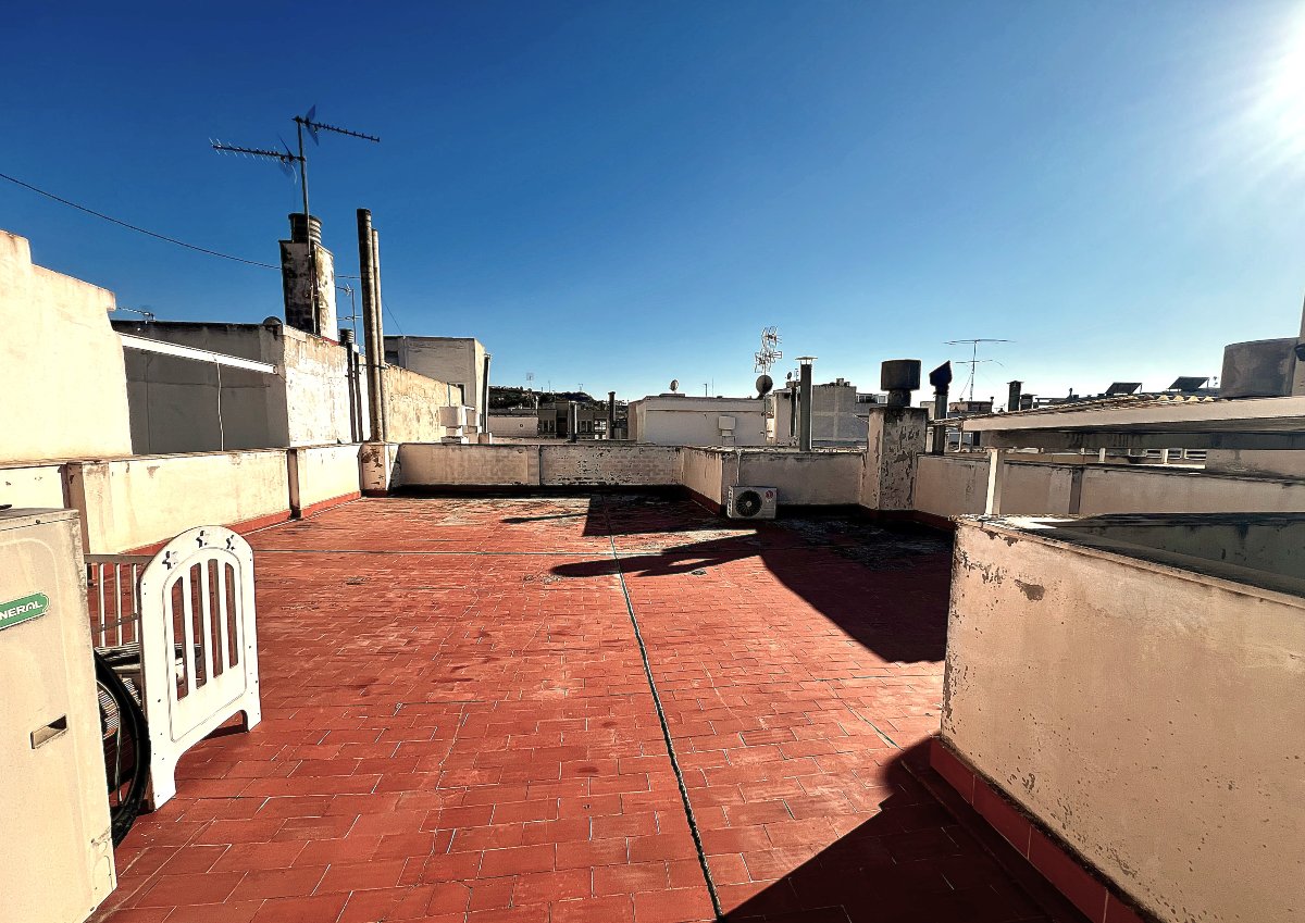 Photo 5 of 4-bedroom apartment with 2 interior patios.