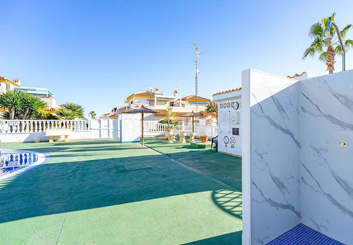 Photo 5 of 3-bedroom semi-detached house walking distance from beach!