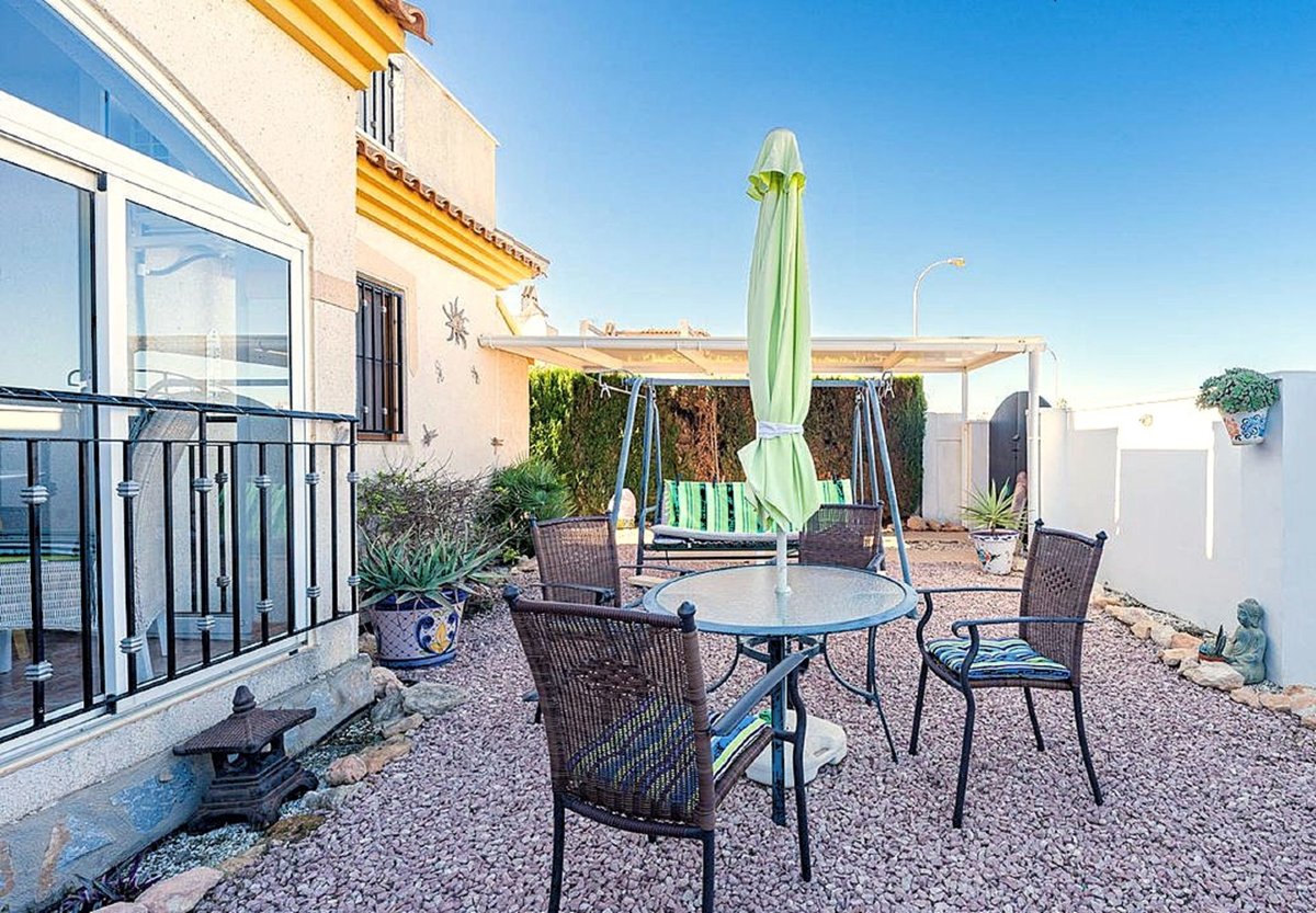 Photo 7 of 3-bedroom semi-detached house walking distance from beach!