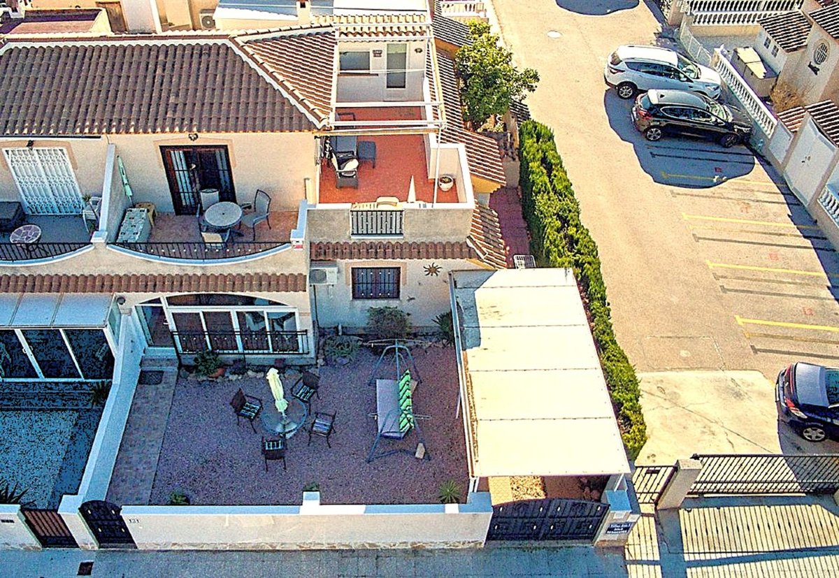 Photo 6 of 3-bedroom semi-detached house walking distance from beach!