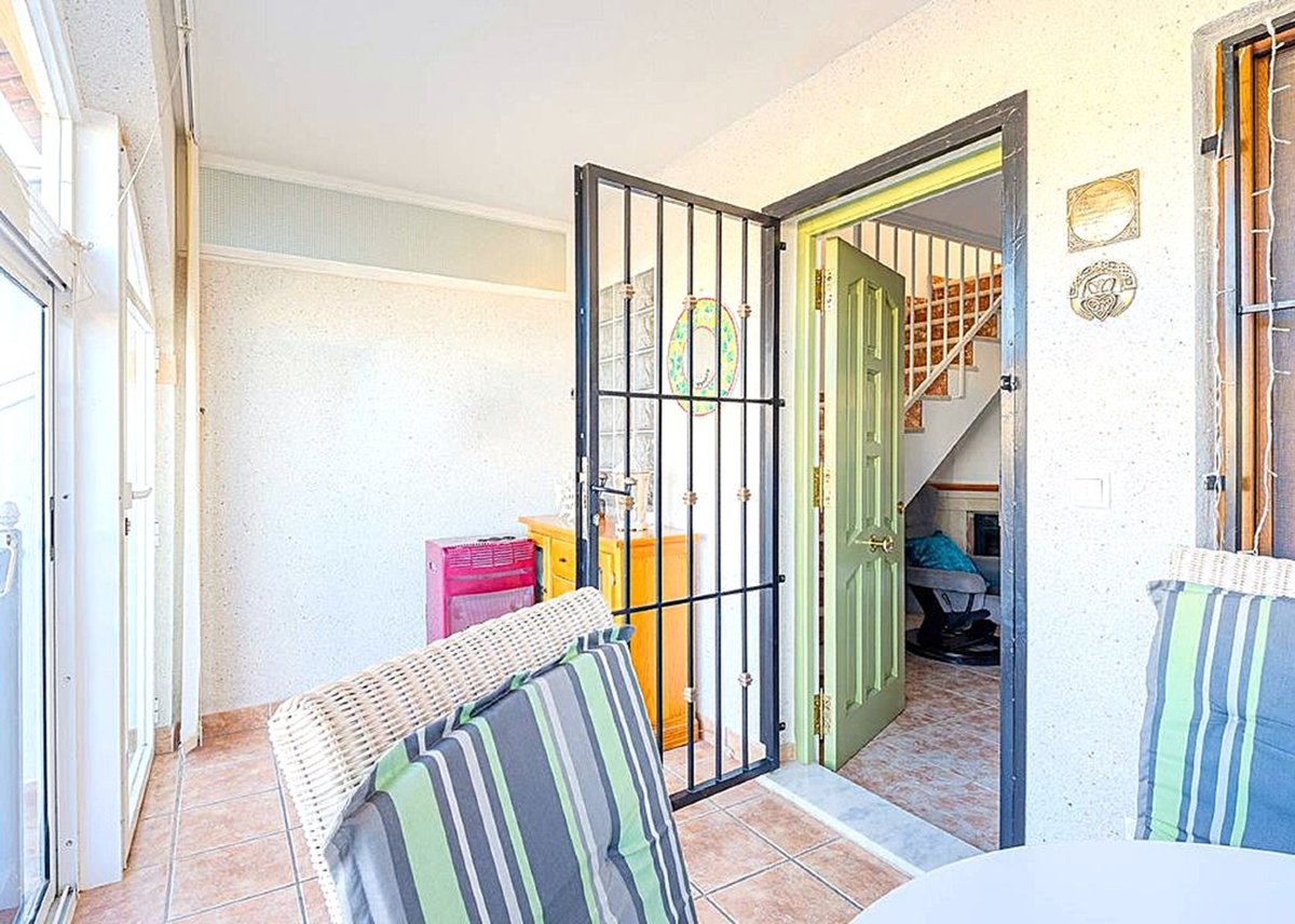 Photo 9 of 3-bedroom semi-detached house walking distance from beach!