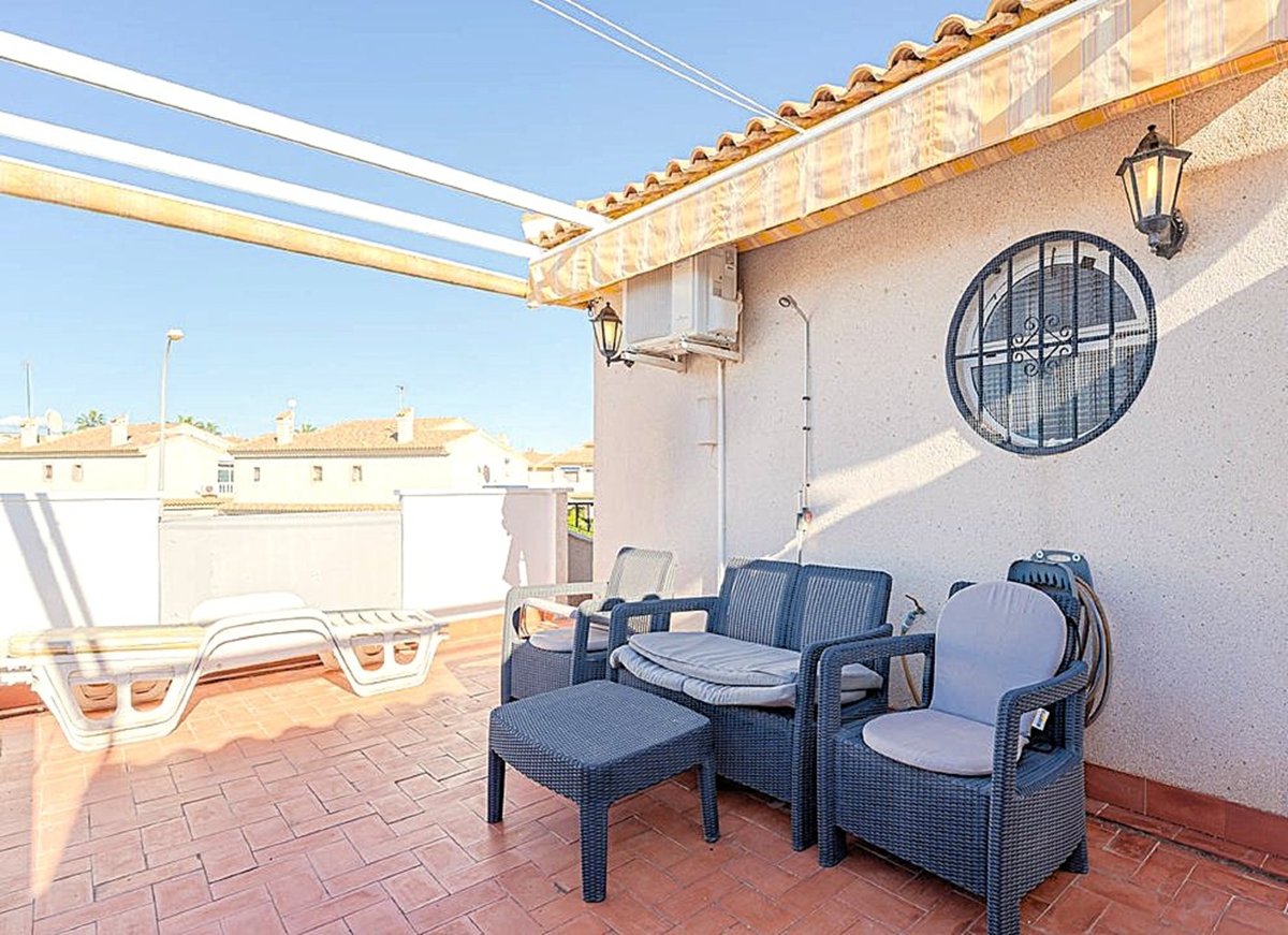 Photo 3 of 3-bedroom semi-detached house walking distance from beach!