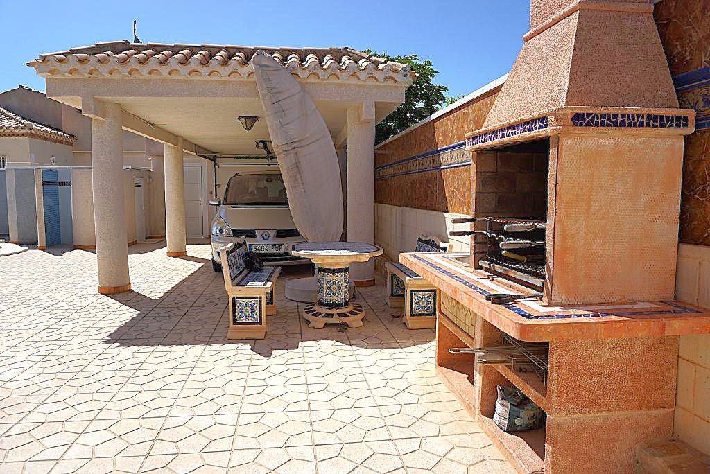 Photo 7 of Grand detached villa with high ceilings and private pool!