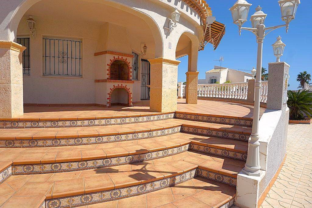 Photo 9 of Grand detached villa with high ceilings and private pool!