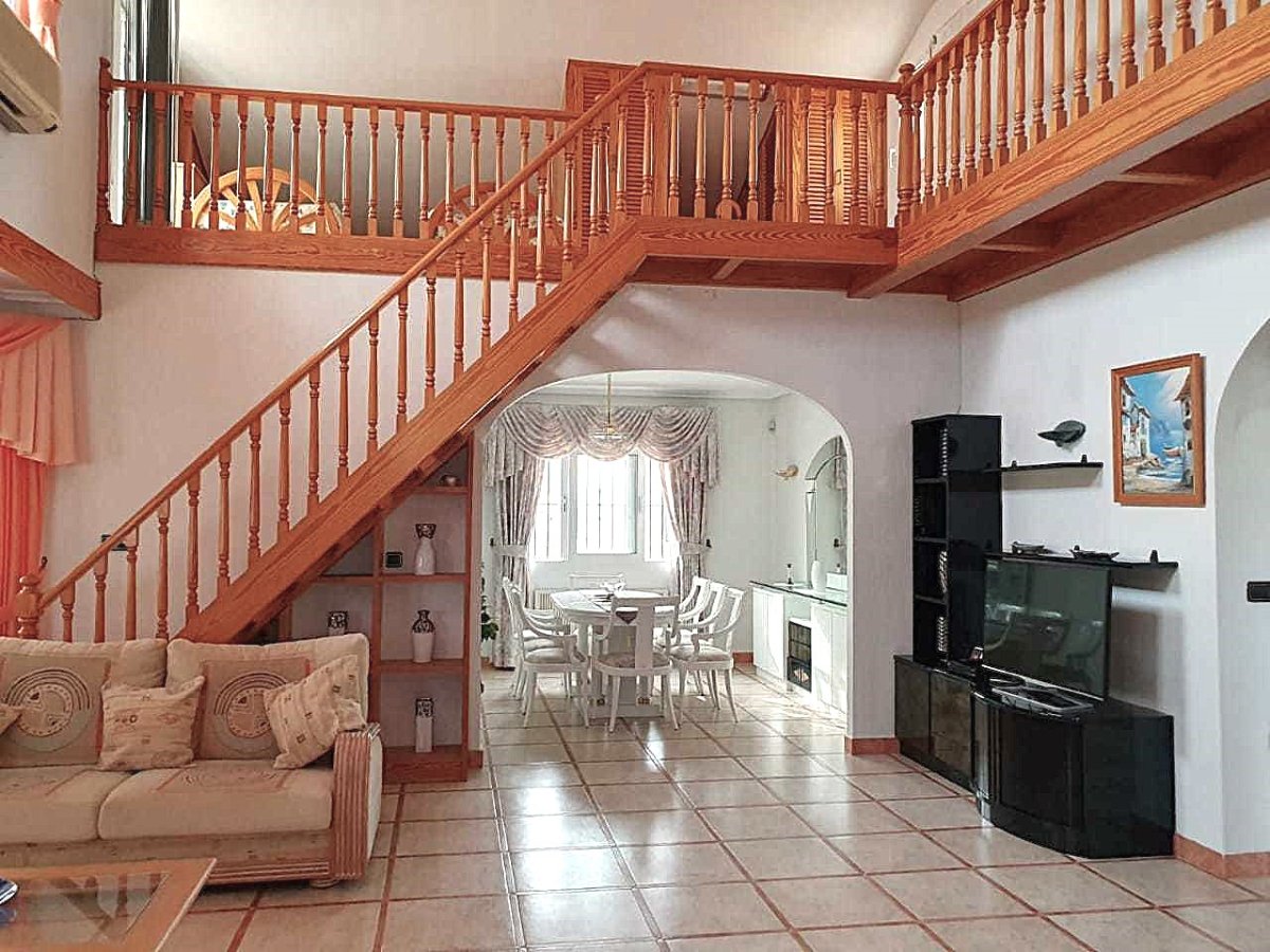 Photo 4 of Grand detached villa with high ceilings and private pool!