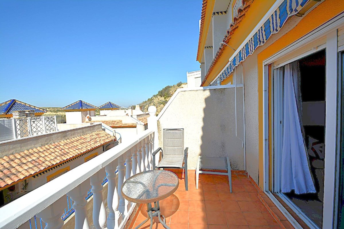 Photo 3 of Townhouse with garage and solarium walking distance from town centre!
