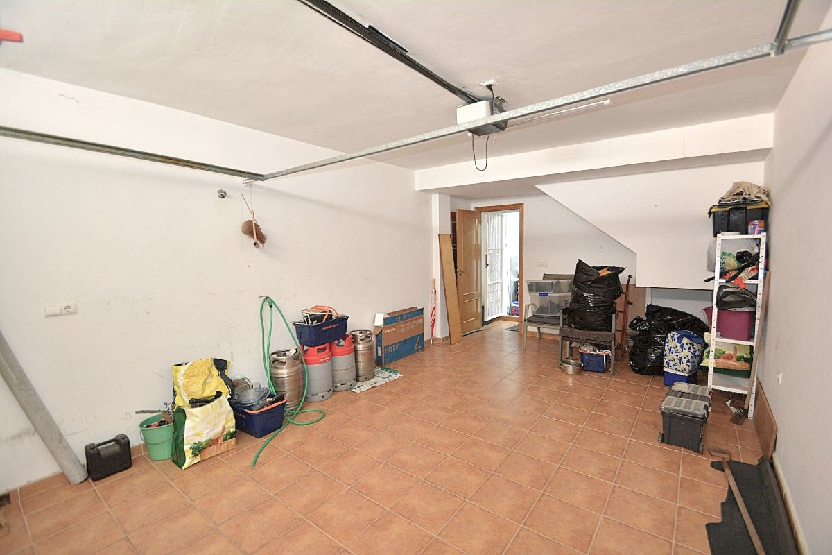 Photo 7 of Townhouse with garage and solarium walking distance from town centre!