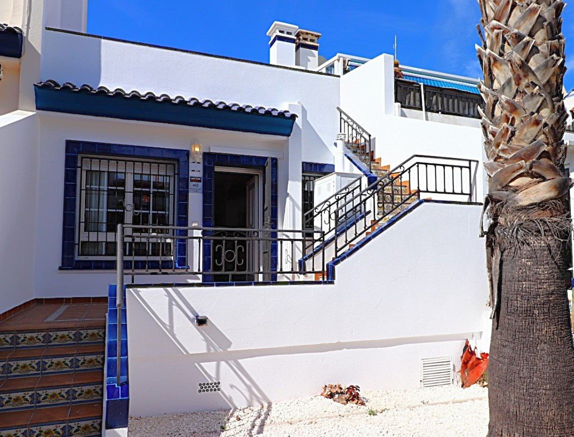 Villa For Sale in Villamartín, Alicante, Spain