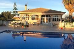 Detached country finca with separate detached guest house and pool!