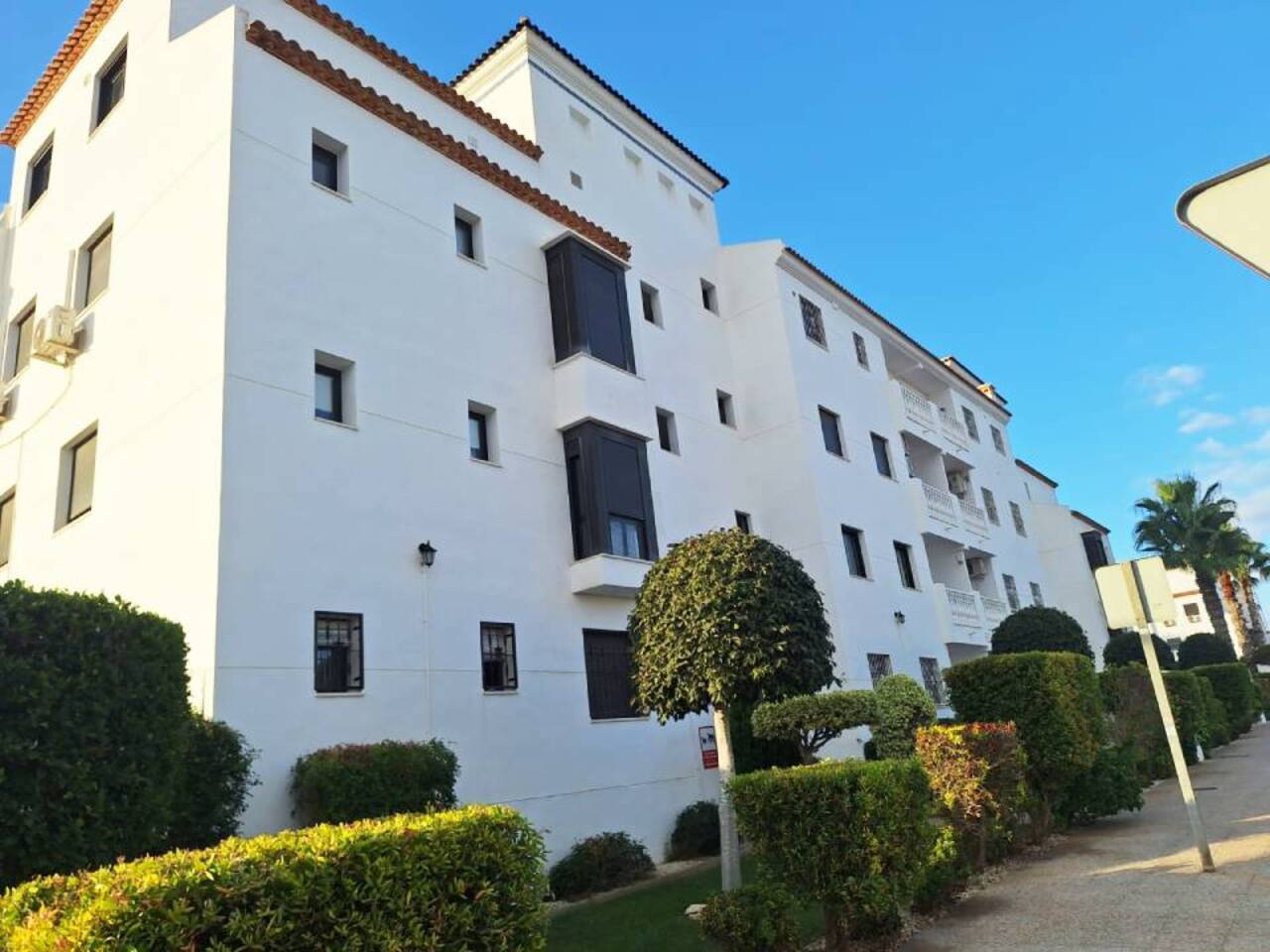 3-bed Apartment for sale in Alicante, Spain