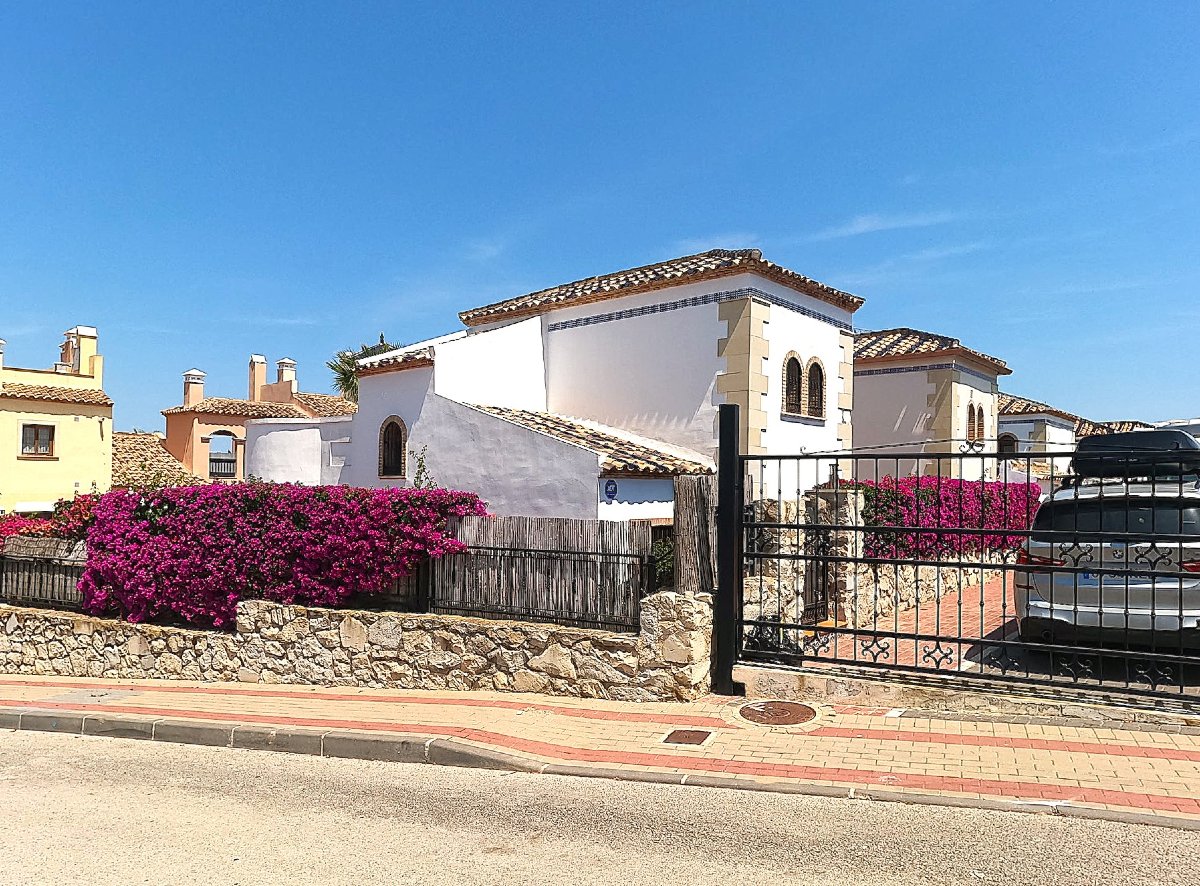 Photo 6 of Stunning detached villa with separate guest accommodation!