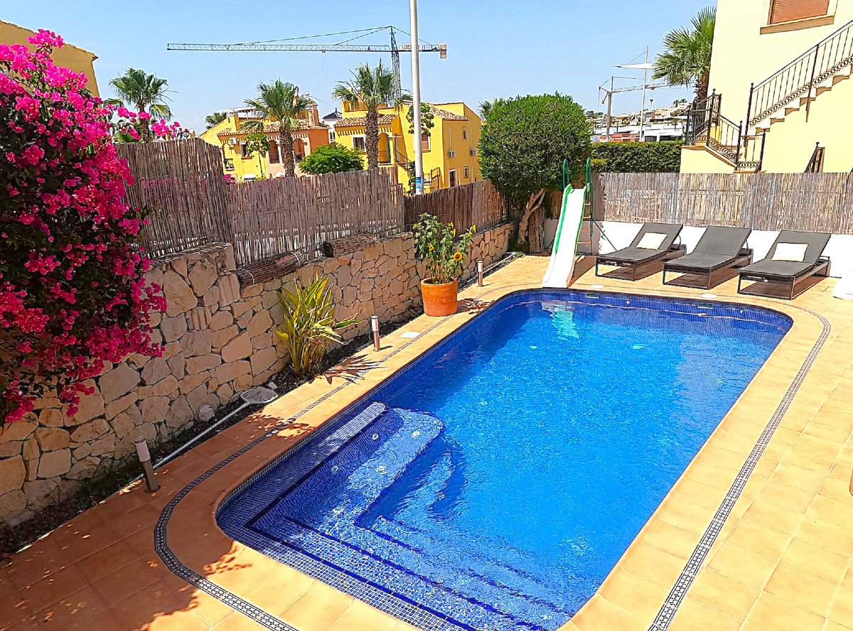 Photo 4 of Stunning detached villa with separate guest accommodation!