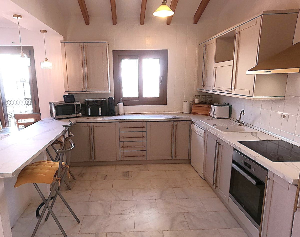 Photo 5 of Stunning detached villa with separate guest accommodation!