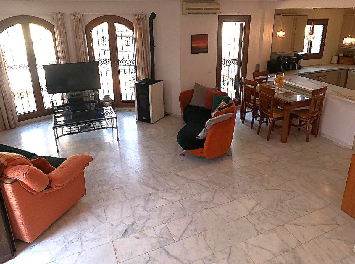 Photo 8 of Stunning detached villa with separate guest accommodation!