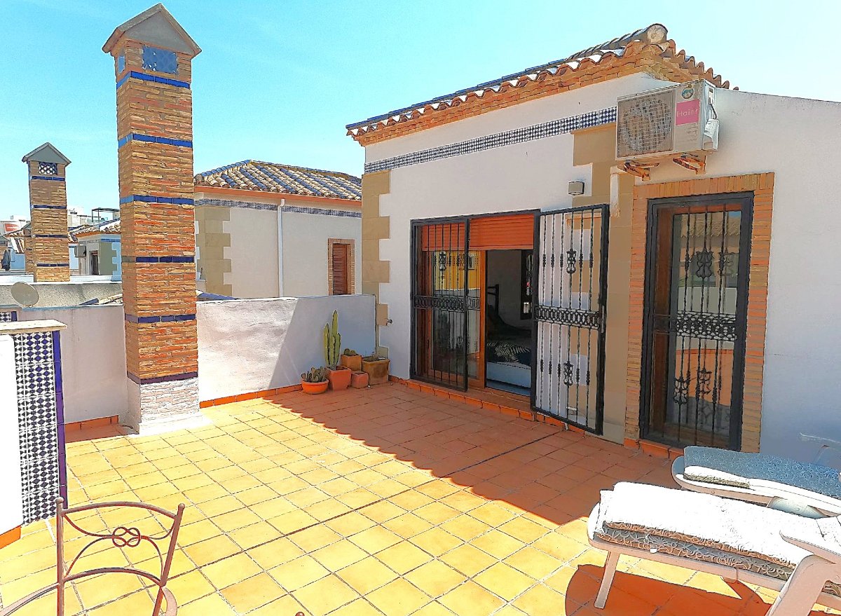 Photo 9 of Stunning detached villa with separate guest accommodation!