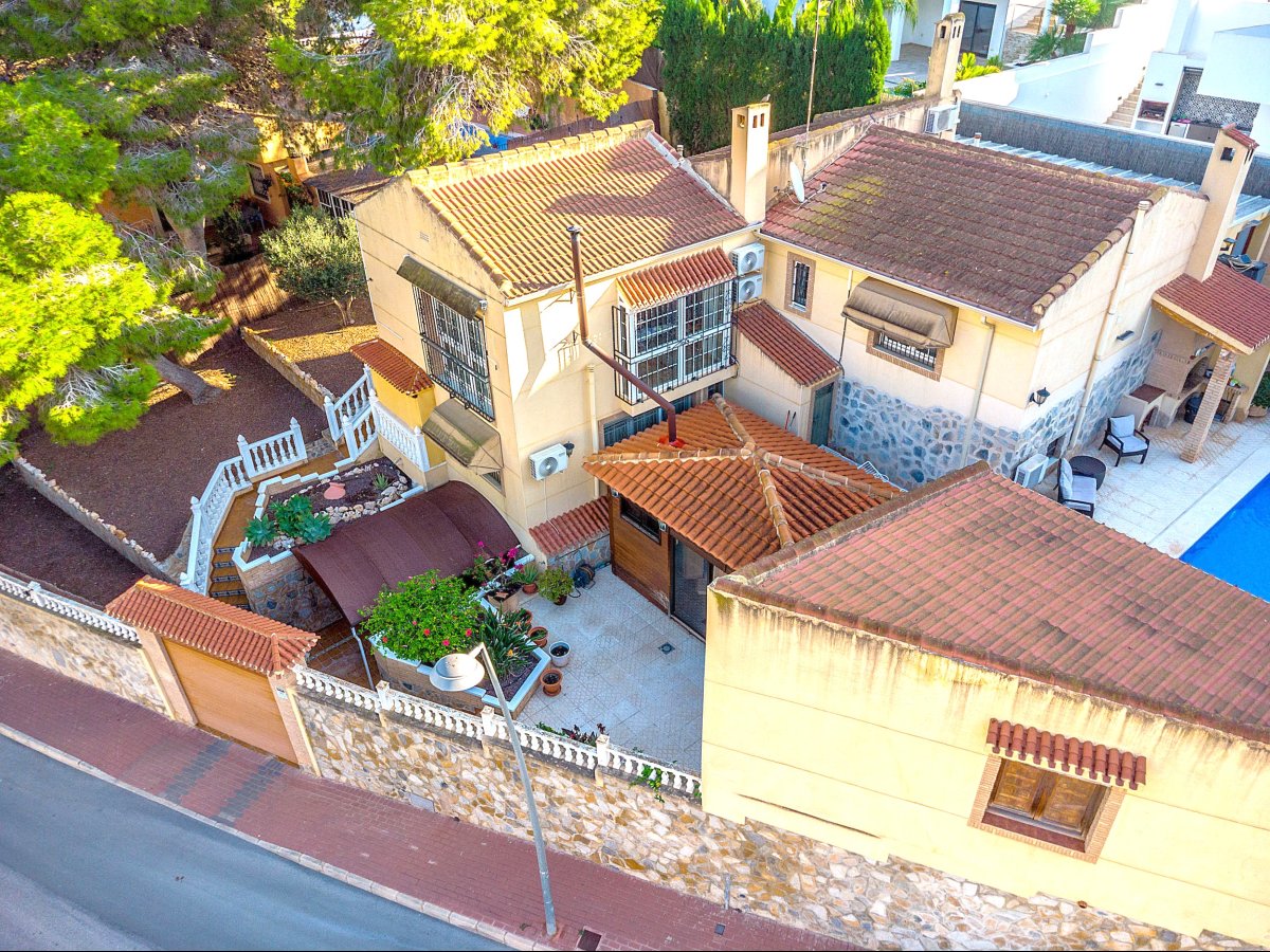 Photo 7 of Villa on large plot with private pool, sauna and Jacuzzi!